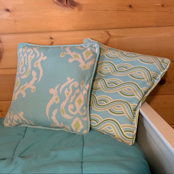 Set of 2 Blue/Green Throw Pillows - Picture 1 of 3